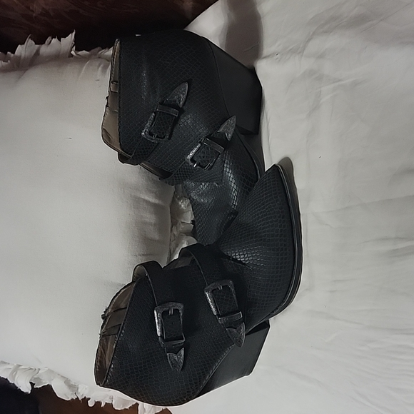 Franco Sarto casual  Heeled Bootie size 9 color black - Picture 3 of 15